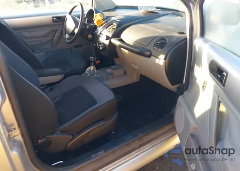 2000 Volkswagen New Beetle Gls z USA, uszkodzony, nr VIN 3VWCC21C1YM431171